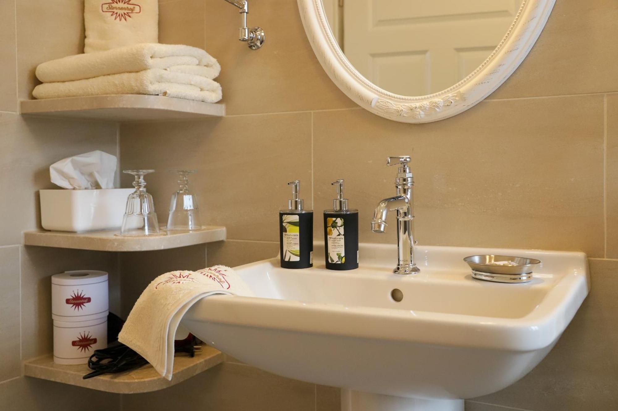 Boutique-Hotel Im Sternenhof Grosskarlbach Luaran gambar